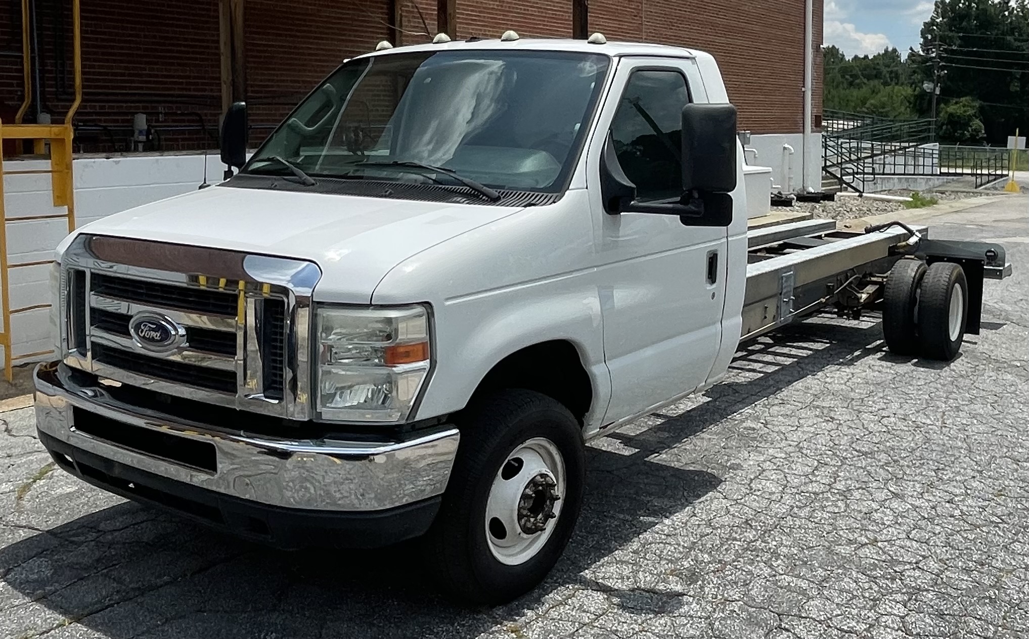 Used 2011 20 ' Cab and Chassis for sale