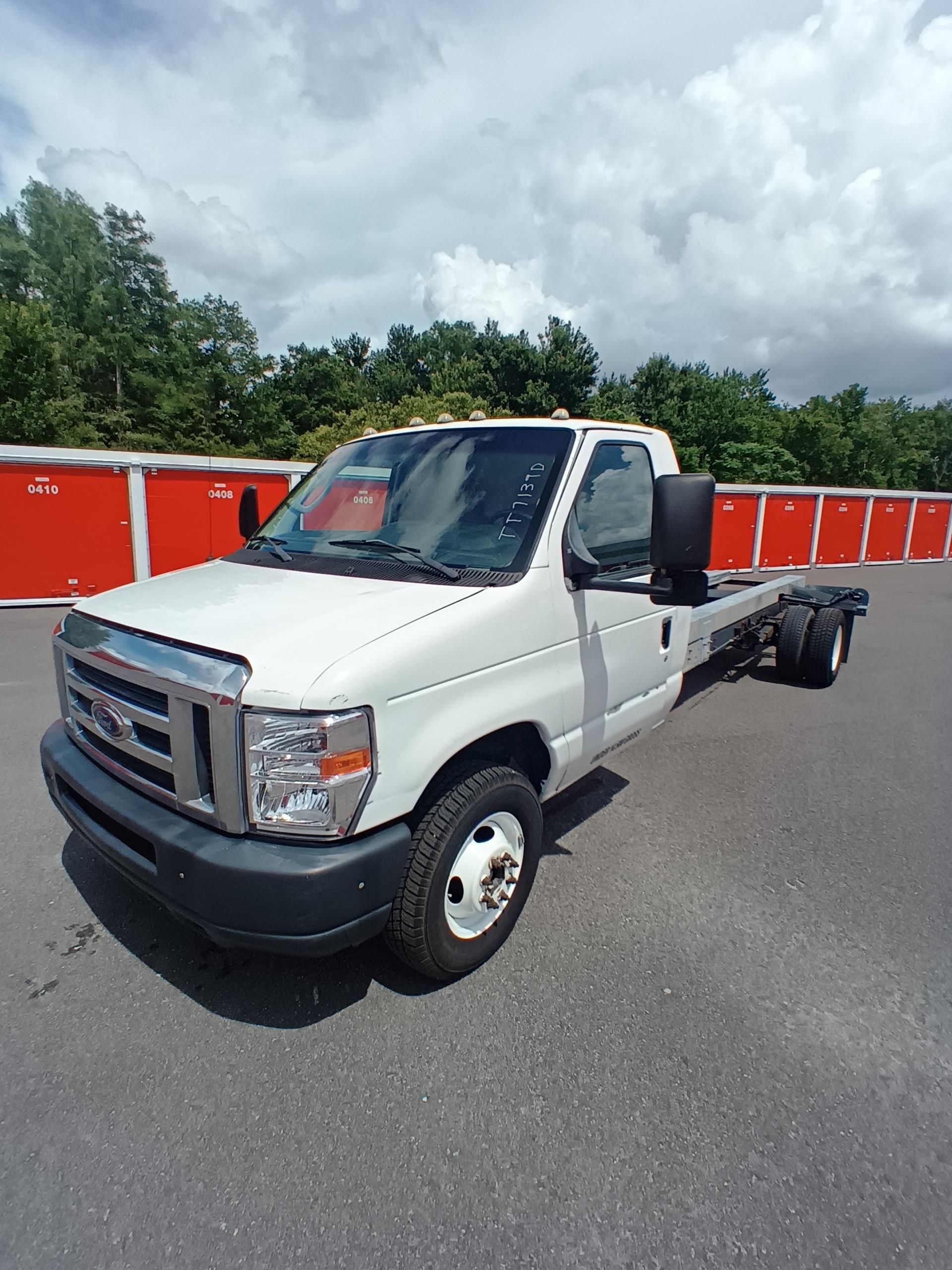 Used 2011 20 ' Cab and Chassis for sale