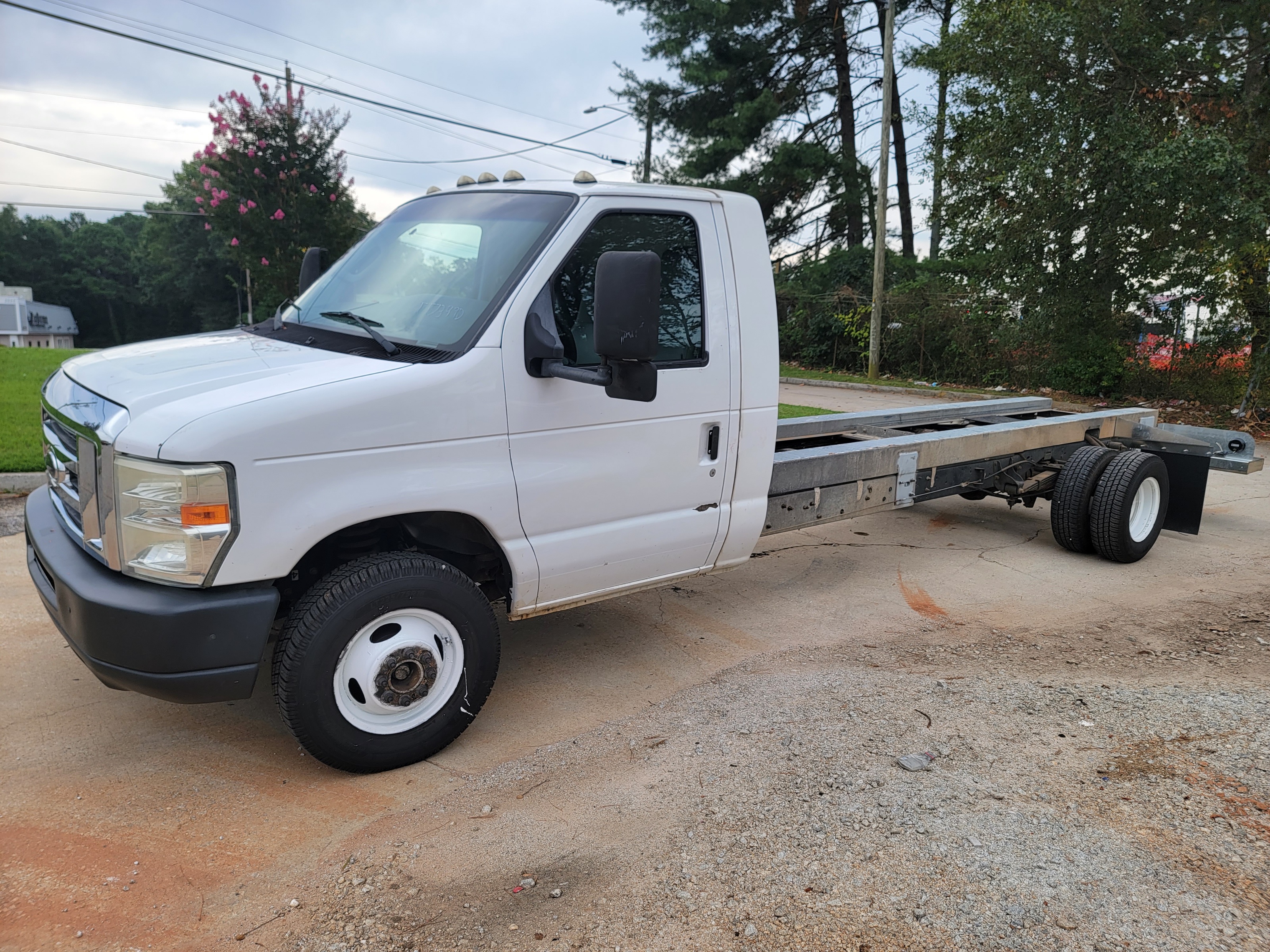 Used 2011 20 ' Cab and Chassis for sale