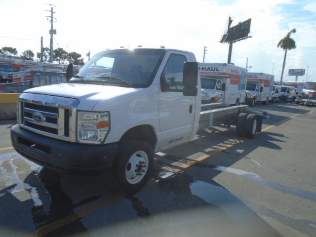 Used 2013 20 ' Cab and Chassis for sale