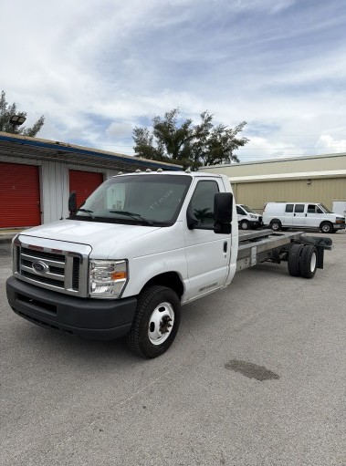 Used 2013 20 ' Cab and Chassis for sale