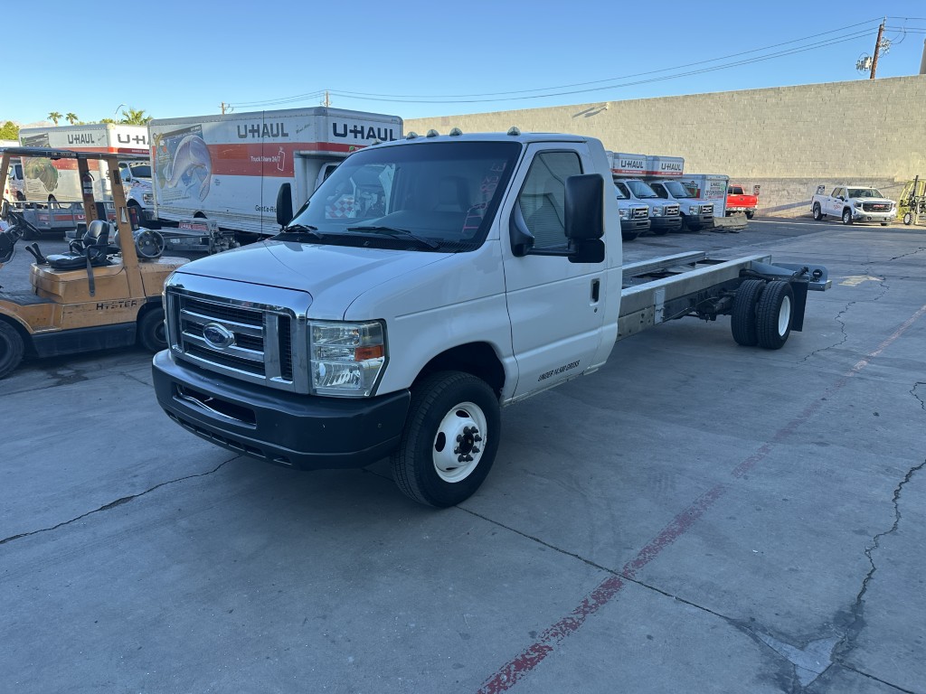Used 2013 20 ' Cab and Chassis for sale